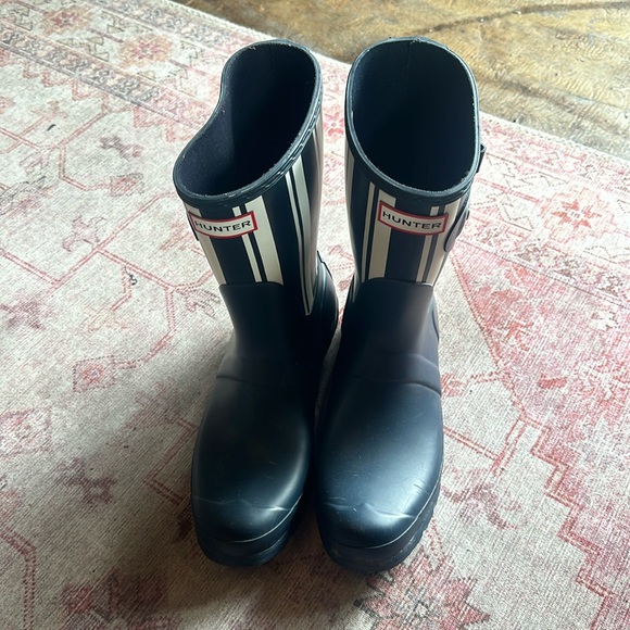 Hunter navy boots size 10/ 42 - Picture 2 of 9